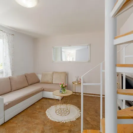 Besonderes Mit Eigener Galerie Im Dachgeschoss - Nur Wenige Minuten Zum Porec