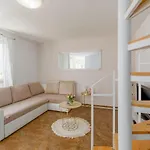 Besonderes Mit Eigener Galerie Im Dachgeschoss - Nur Wenige Minuten Zum Porec