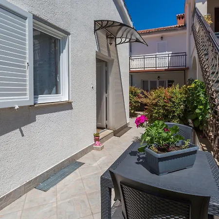 Besonderes Mit Eigener Galerie Im Dachgeschoss - Nur Wenige Minuten Zum * Porec