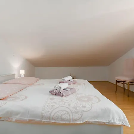 Besonderes Mit Eigener Galerie Im Dachgeschoss - Nur Wenige Minuten Zum