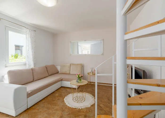 Besonderes Mit Eigener Galerie Im Dachgeschoss - Nur Wenige Minuten Zum Poreč