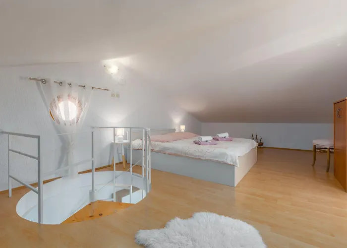 Apartment Besonderes Mit Eigener Galerie Im Dachgeschoss - Nur Wenige Minuten Zum Poreč