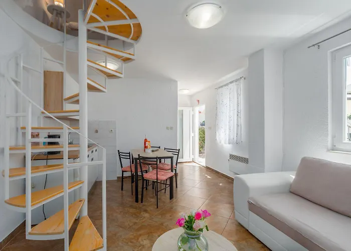 Lägenhet Besonderes Mit Eigener Galerie Im Dachgeschoss - Nur Wenige Minuten Zum